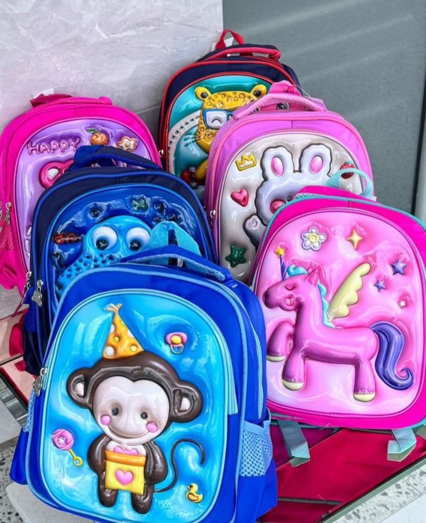 Mochilas Para Niños Diseños De Dibujos Animados Engomados.